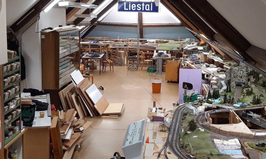 Am 9. Februar ist der provisorische Kopfbahnhof abgebaut und das Lokal sieht nun... Am 9. Februar ist der provisorische Kopfbahnhof abgebaut und das Lokal sieht nun...