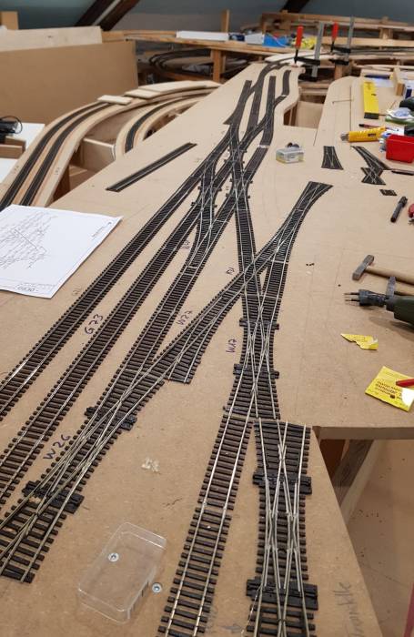 Auch die Weichenstrasse ist schon weitgehend fertig. Auch die Weichenstrasse ist schon weitgehend fertig.