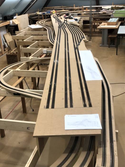 Am 19. April sind die Gleisanlagen im Kopfbahnhof grösstenteils fertig.