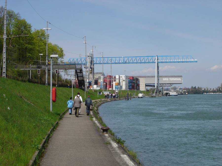 Ein kurzer Spaziergang zur Schiffsstation Ein kurzer Spaziergang zur Schiffsstation