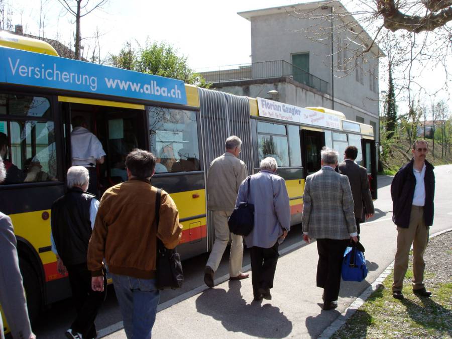 In Augst stand ein Bus der AAGL für den Rücktransport nach Liestal bereit In Augst stand ein Bus der AAGL für den Rücktransport nach Liestal bereit