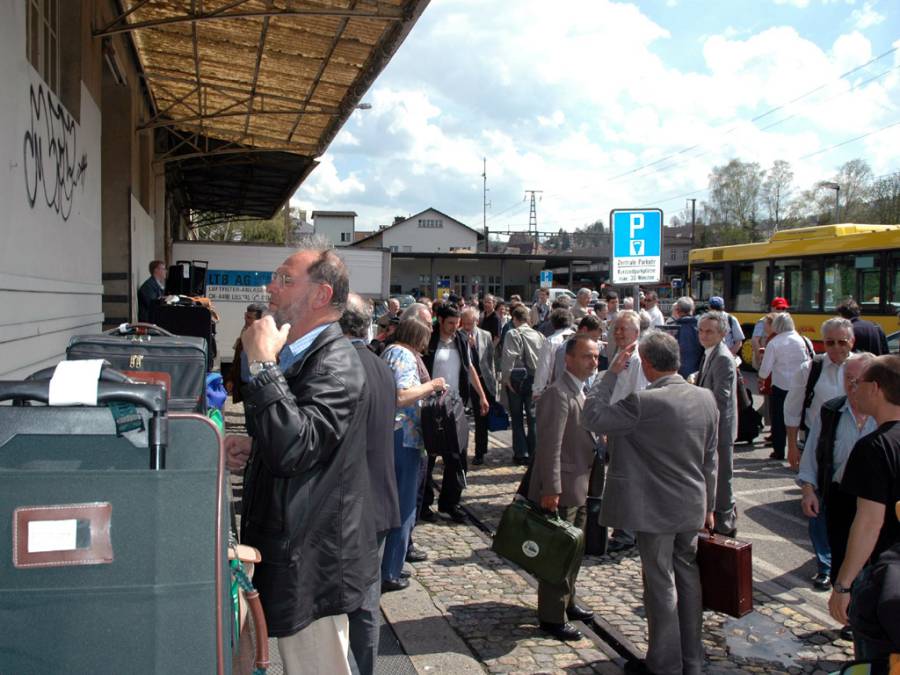 Am Bahnhof in Liestal mussten die DV Besucher ihren Koffer finden Am Bahnhof in Liestal mussten die DV Besucher ihren Koffer finden