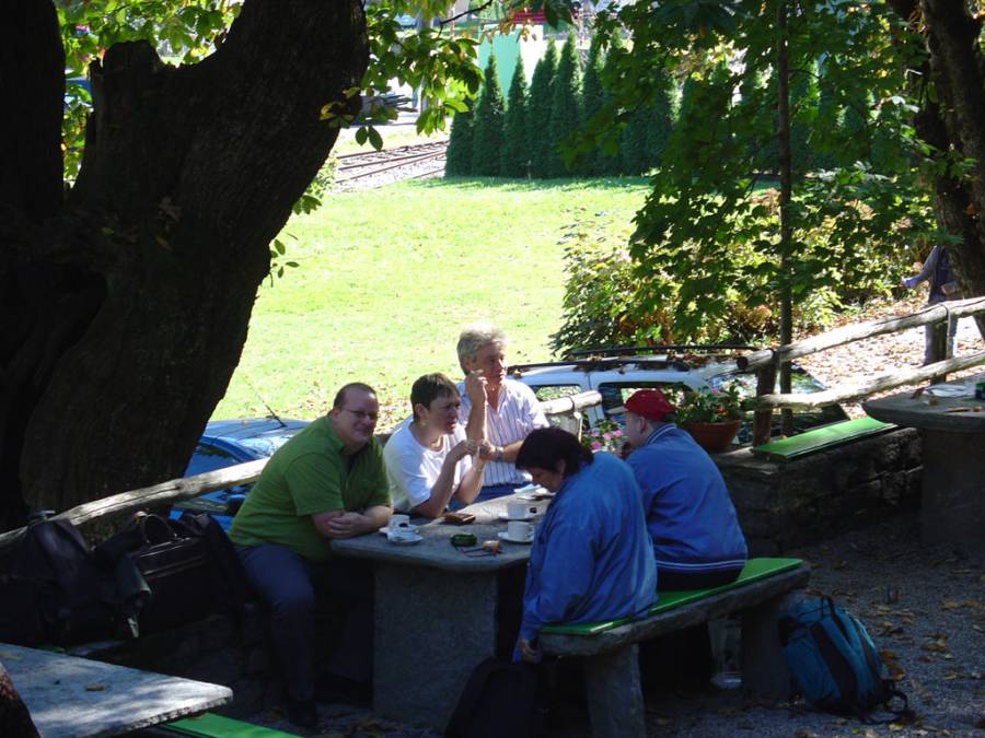 Geniessen des Mittags in Cama Geniessen des Mittags in Cama