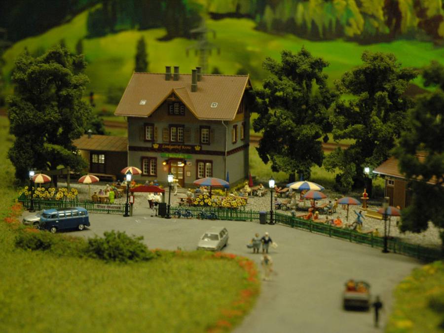 Sehr viele kleine Details sind auf der Anlage zu finden. Sehr viele kleine Details sind auf der Anlage zu finden.