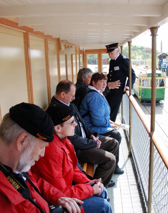 In der oberen Etage des Doppelstocktrams, führt die Fahrt ..... In der oberen Etage des Doppelstocktrams, führt die Fahrt .....