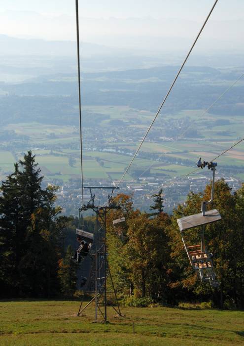 Auf der Fahrt mit der historischen Sesselbahn lässt sich die Aussicht auf die... Auf der Fahrt mit der historischen Sesselbahn lässt sich die Aussicht auf die...