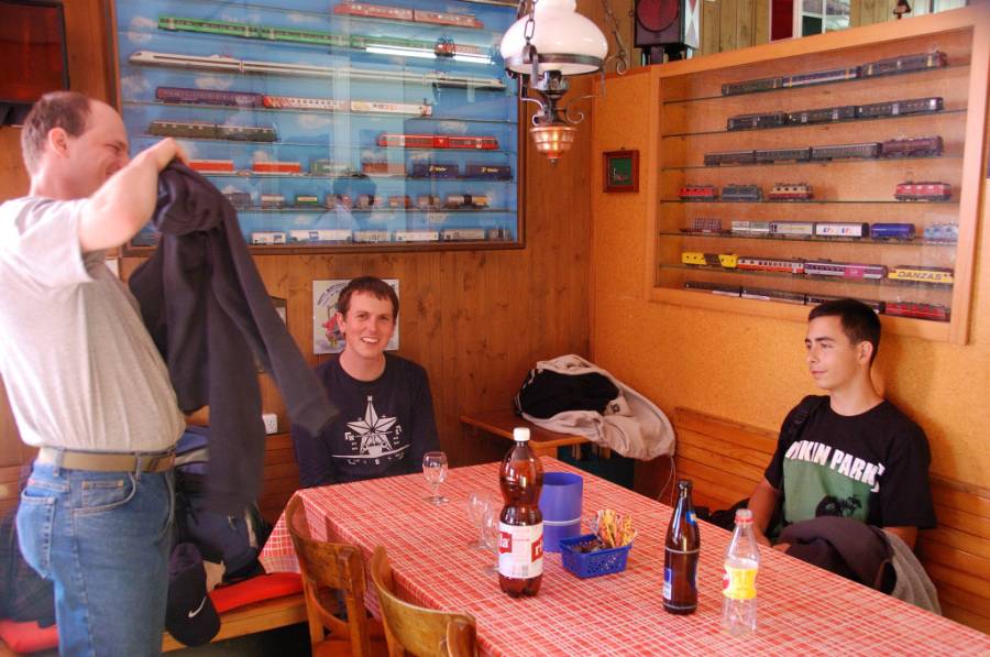 Schliesslich bleibt auch noch Zeit, sich im gemütlichen Beizli zu stärken, für
die Rückfahrt über Oensingen Balsthal Waldenburg (alles nur in... Schliesslich bleibt auch noch Zeit, sich im gemütlichen Beizli zu stärken, für
die Rückfahrt über Oensingen Balsthal Waldenburg (alles nur in...