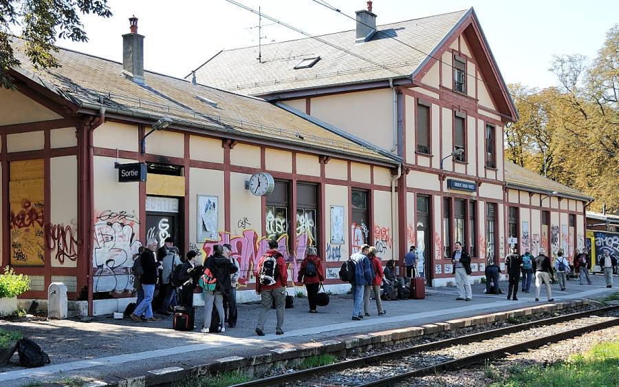Der Bahnhof Eaux Vives ist wesentlich beschaulicher
.. Der Bahnhof Eaux Vives ist wesentlich beschaulicher
..