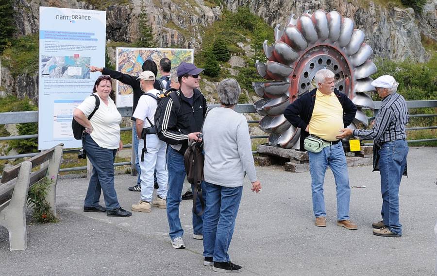 Beim Stausee oben, werden die Ausstellungsstücke und Informationstafeln...