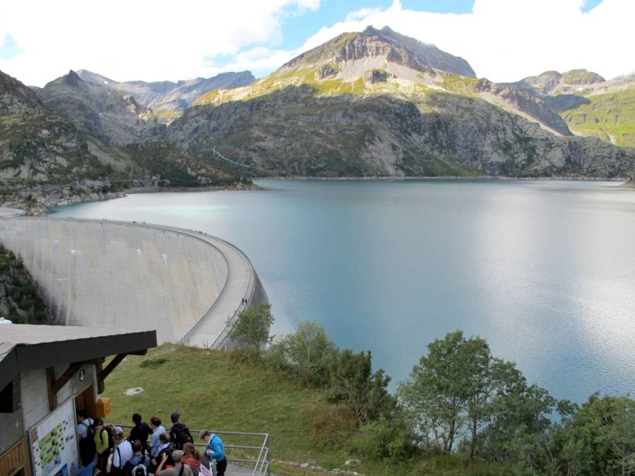 Beim Anstehen an der Bergstation der Mini Standseilbahn ergibt sich noch... Beim Anstehen an der Bergstation der Mini Standseilbahn ergibt sich noch...