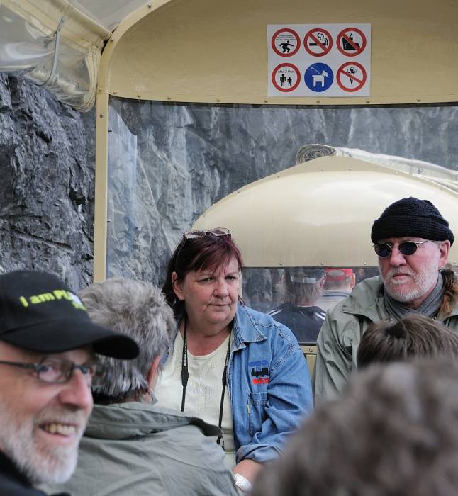 Unsere Reiseleiterin schaut skeptisch (ob es wohl an den vielen Verboten
liegt?), aber alle haben sich gefreut über die gelungene und sehr...