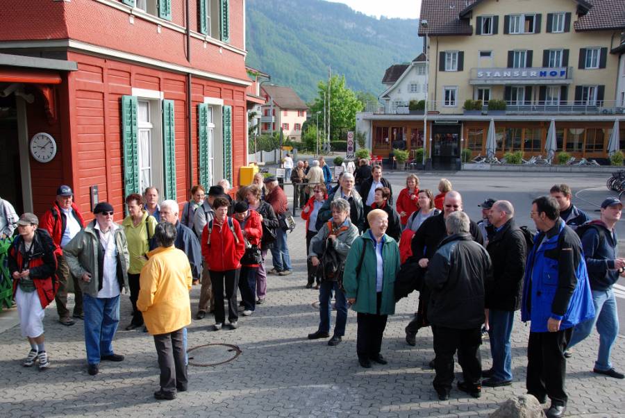 Nach einem kurzen Spaziergang erwarten die OEA ler den ersten Höhepunkt:  . . ....