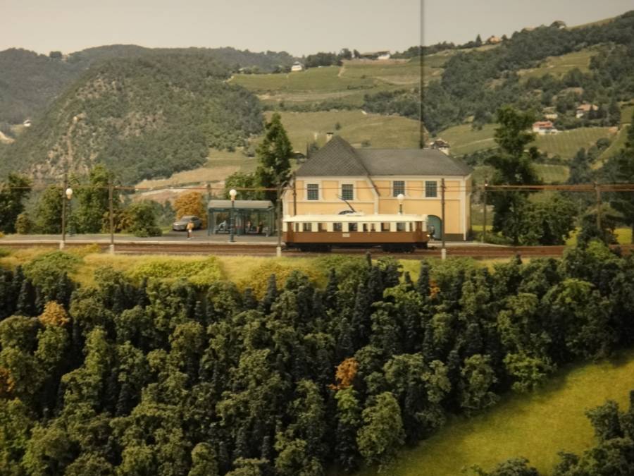 und die Rittnerbahn bei Oberbozen, die wir noch im Original sehen werden.
und die Rittnerbahn bei Oberbozen, die wir noch im Original sehen werden.