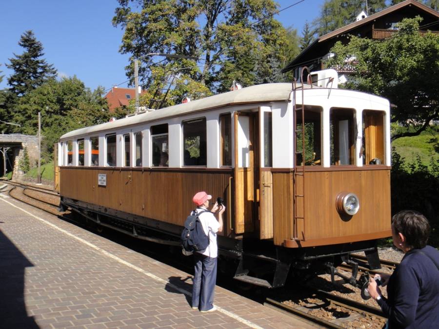 Triebwagen 2 im Fahrdienst in Klobenstein.