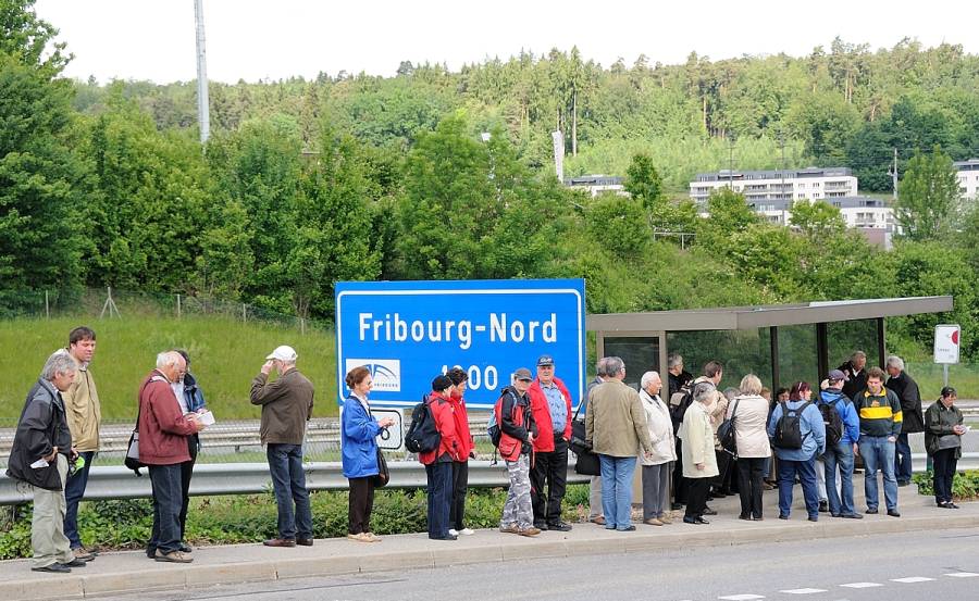 Von Granges-Paccot aus fahren wir mit dem Bus zum Bahnhof Fribourg. Von Granges-Paccot aus fahren wir mit dem Bus zum Bahnhof Fribourg.