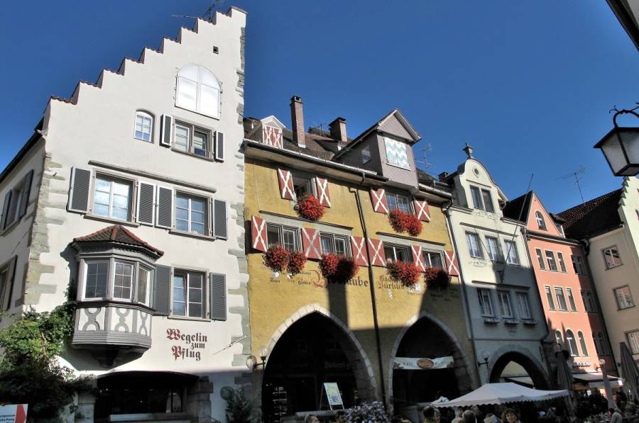 .. mit seinen schönen Altstadthäusern,
..
.. mit seinen schönen Altstadthäusern,
..