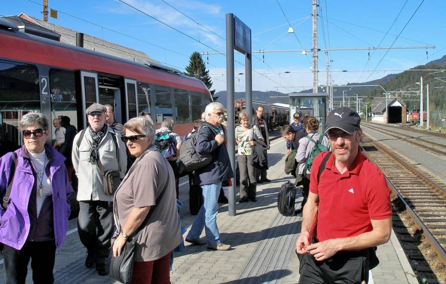 Von Kempten sind wir mit dem Desiro (rechts) nach Reutte im Tirol gefahren, um...