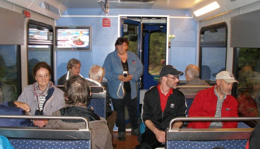 .. und zwar in einen der neuen Stadler Triebwagen.
.. und zwar in einen der neuen Stadler Triebwagen.