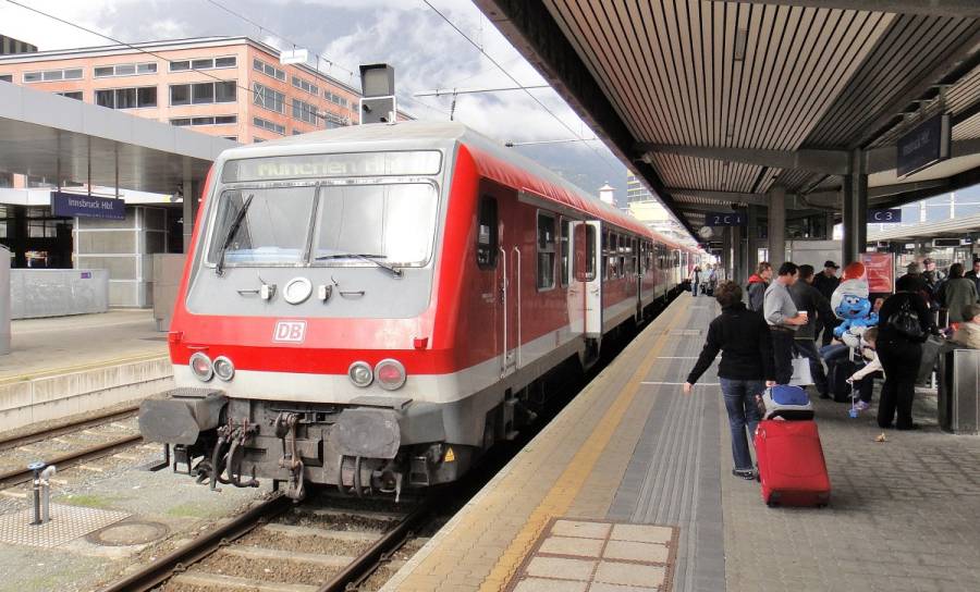 In Innsbruck steigen wir um und fahren dann über den Arlberg wieder zurück ins... In Innsbruck steigen wir um und fahren dann über den Arlberg wieder zurück ins...