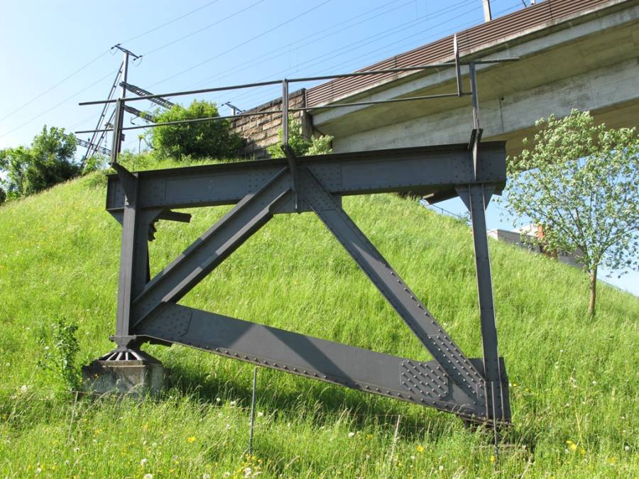 Fragmente der ehemaligen Fachwerkbrücke