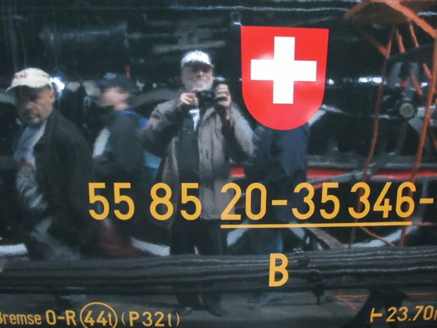 Plitzblank sauber! Spiegelbild des Fahrwerks der Mikado und einiger OEA-ler auf... Plitzblank sauber! Spiegelbild des Fahrwerks der Mikado und einiger OEA-ler auf...