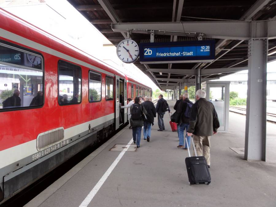 In Friedrichshafen gehts mit dem Zug weiter nach Ulm. In Friedrichshafen gehts mit dem Zug weiter nach Ulm.