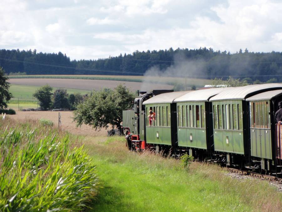 Unterwegs von Ochsenhausen nach Warthausen. Unterwegs von Ochsenhausen nach Warthausen.