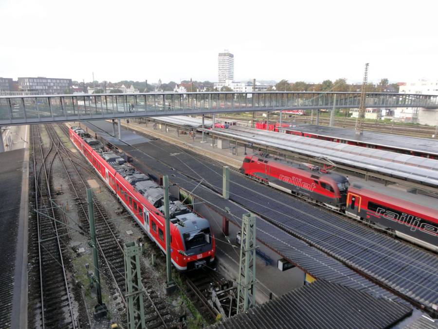 Idealer Hotelzimmerausblick für ein OEA-ler (am Sonntagmorgen). Idealer Hotelzimmerausblick für ein OEA-ler (am Sonntagmorgen).