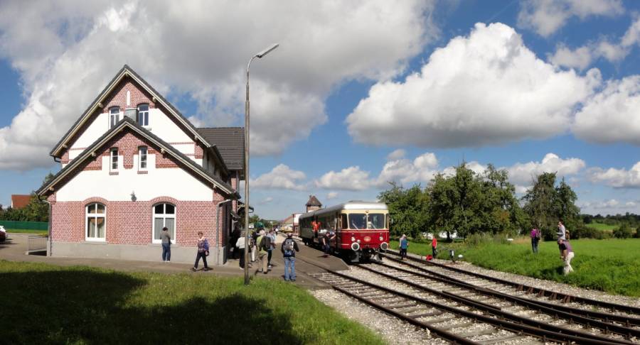 Angekommen in Gerstetten, suchten sich alle eine gute Position um ein Foto zu... Angekommen in Gerstetten, suchten sich alle eine gute Position um ein Foto zu...