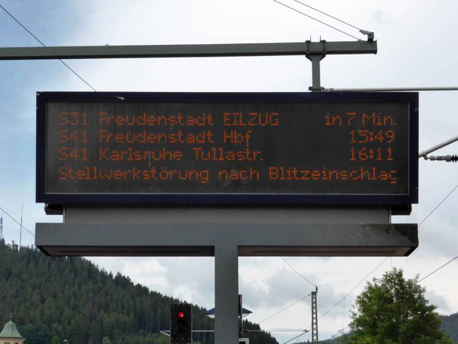 ... welche sich aufgrund einer Stellwerkstörung noch verlängerte. ... welche sich aufgrund einer Stellwerkstörung noch verlängerte.