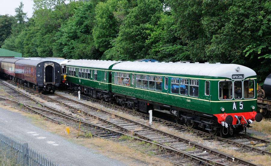 Beim Depot sehen wir historische Triebwagen ... Beim Depot sehen wir historische Triebwagen ...