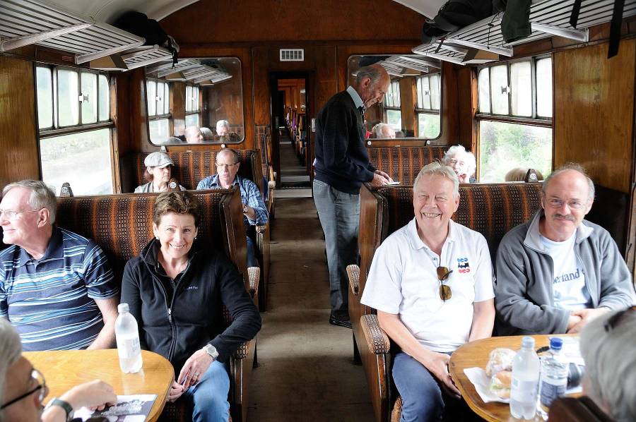Die Normalspurwagen bieten mehr Platz als am Vortag. Die Normalspurwagen bieten mehr Platz als am Vortag.