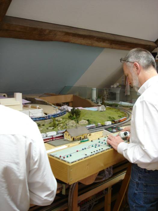 Auf dem kleinen H0m Bahnhof ist Hochbetrieb Auf dem kleinen H0m Bahnhof ist Hochbetrieb