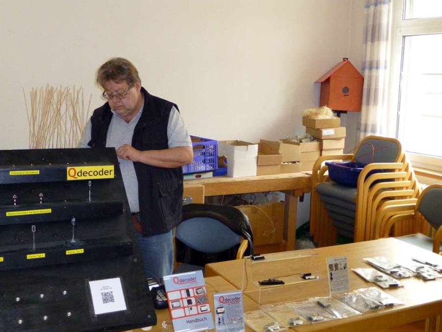 ... Qdecoder Schweiz (www.qdecoder.ch) ... ... Qdecoder Schweiz (www.qdecoder.ch) ...