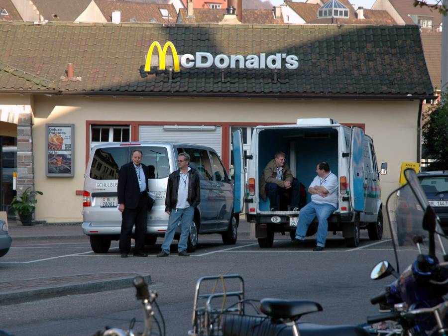 Der Gepäck und Personentransport steht bereit Der Gepäck und Personentransport steht bereit