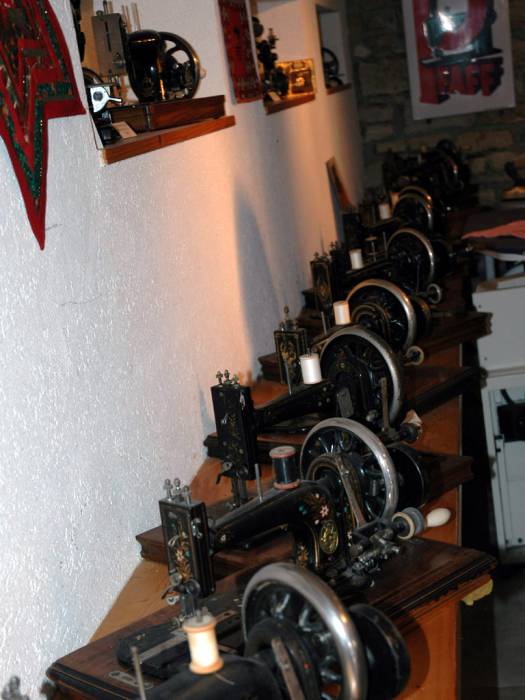 Das Nähmaschinenmuseum von Daniel Tschopp in Ziefen Das Nähmaschinenmuseum von Daniel Tschopp in Ziefen
