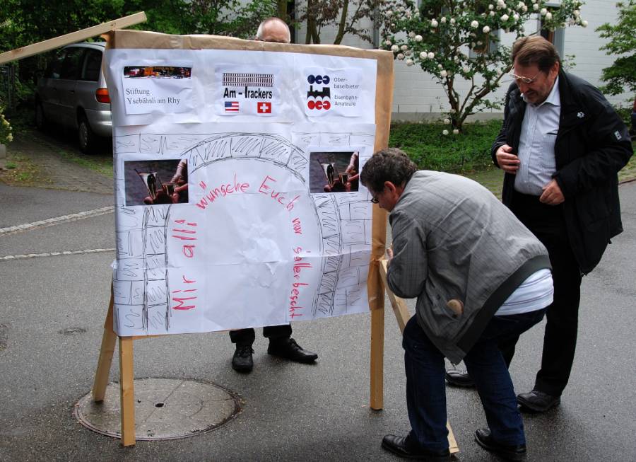 wird das Tunnelportal für den Dampfzug fertig gestellt und  .....