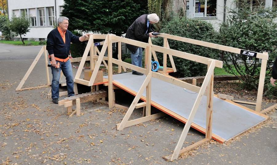 .. um den Zugang zu ermöglichen wurde eine Rampe gebaut, hier beim Abbauen nach...