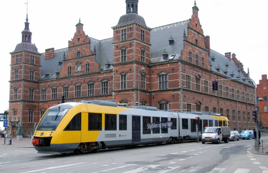 Ihre Nachfolger sind die LINT 41 Triebwagen der Hovestandens Lokalbaner, hier... Ihre Nachfolger sind die LINT 41 Triebwagen der Hovestandens Lokalbaner, hier...