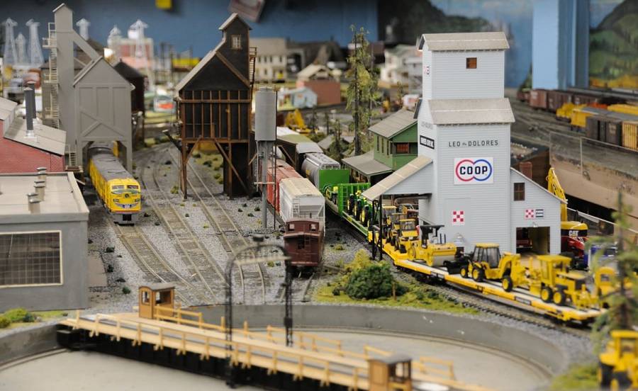 Im Keller des Modellbahnladens Vic s Hobby Supply in Portland ist eine grosse...