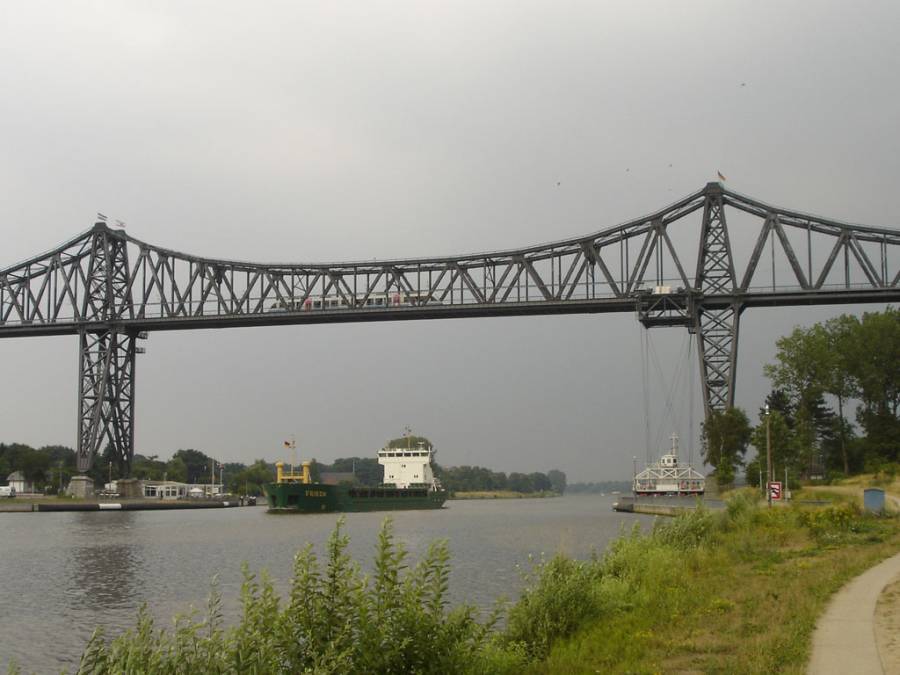 Rendsburger Hochbrücke mit der Schwebefähre Rendsburger Hochbrücke mit der Schwebefähre