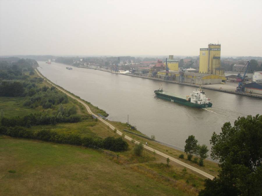 Ausblick von ca. 42m Höhe auf den Nord-Ostsee-Kanal Ausblick von ca. 42m Höhe auf den Nord-Ostsee-Kanal