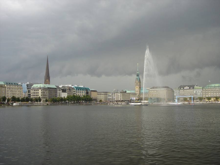 Ein Gewitter zieht über Hamburg auf Ein Gewitter zieht über Hamburg auf