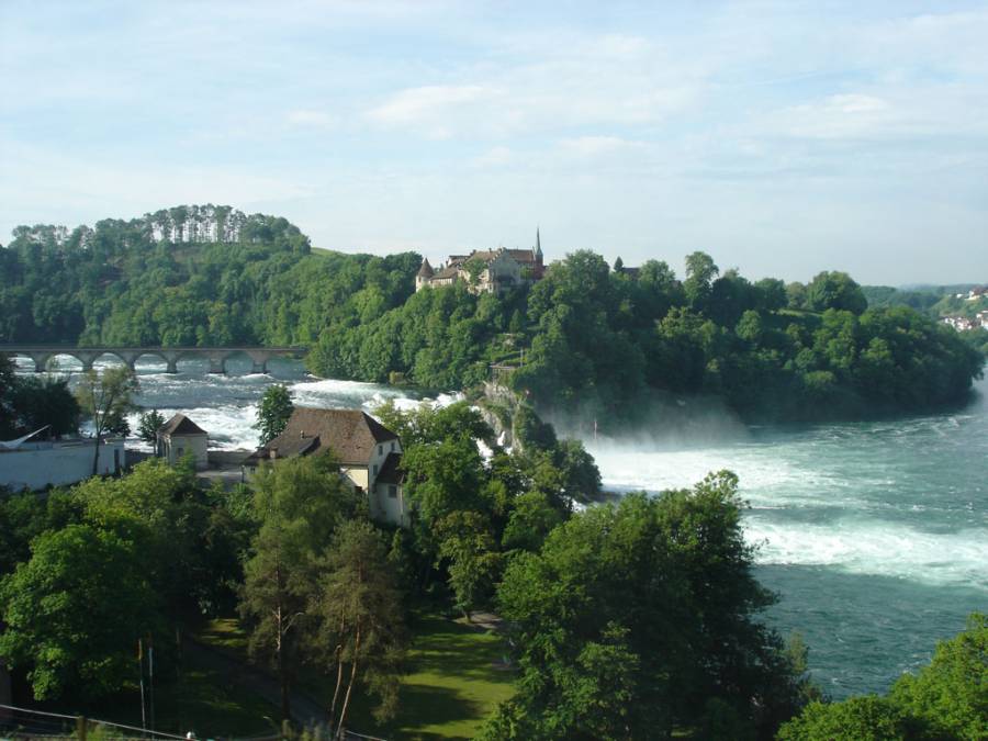 Unsere Reise führte am Rheinfall vorbei Unsere Reise führte am Rheinfall vorbei