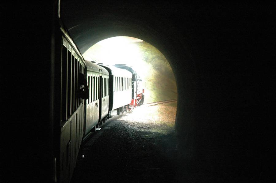 In den Tunnel hatte es viel Platz, da die Strecke zweispurig geplant war. In den Tunnel hatte es viel Platz, da die Strecke zweispurig geplant war.