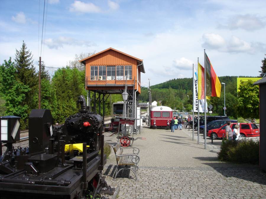 Der Bahnhof von "Blumberg-Zollhaus" mit dem Stellwerk. Der Bahnhof von "Blumberg-Zollhaus" mit dem Stellwerk.