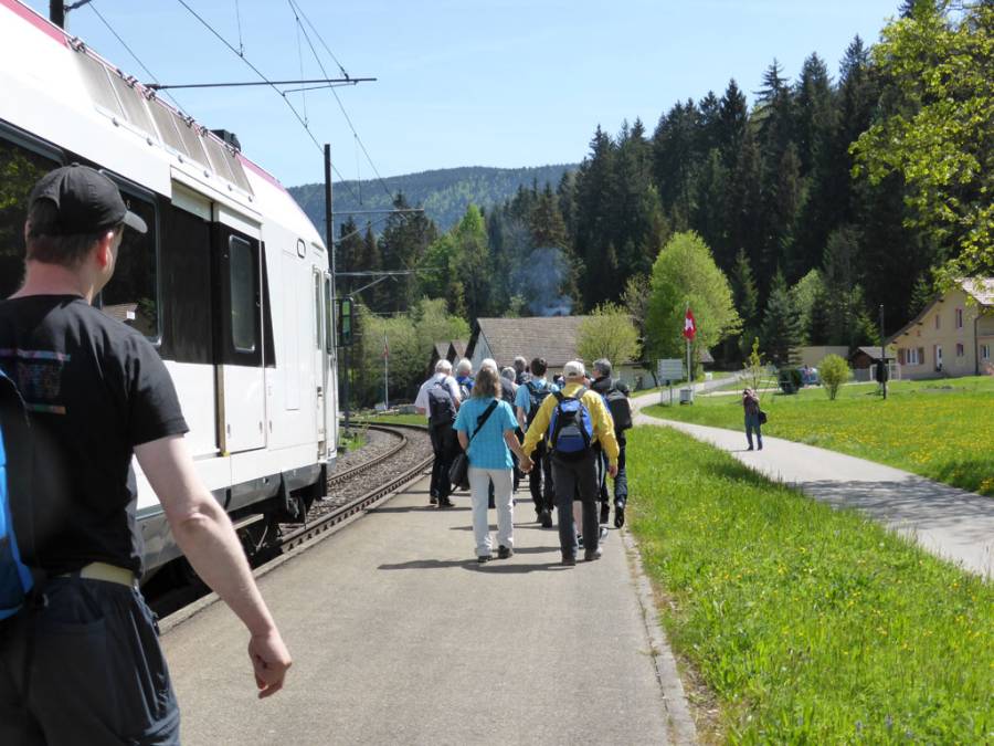 Angekommen an der Station 'La Presta Mines d'asphalte' liefen alle...