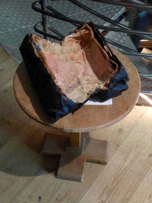 Hier drin wurde 'unser' Schinken im heissen Asphalt gekocht.