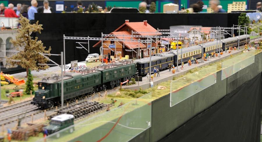 Auf der grossen Modulanlage der Modellbaugruppe Wangen b. Olten legt der... Auf der grossen Modulanlage der Modellbaugruppe Wangen b. Olten legt der...